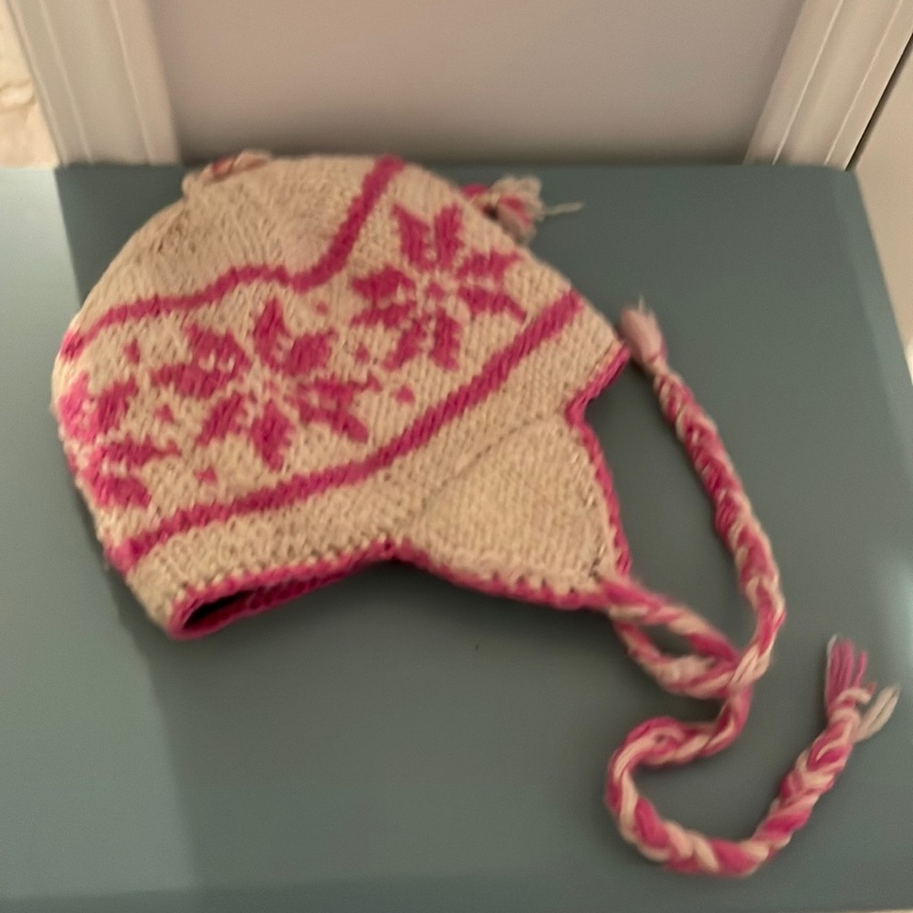 Toque pink and white